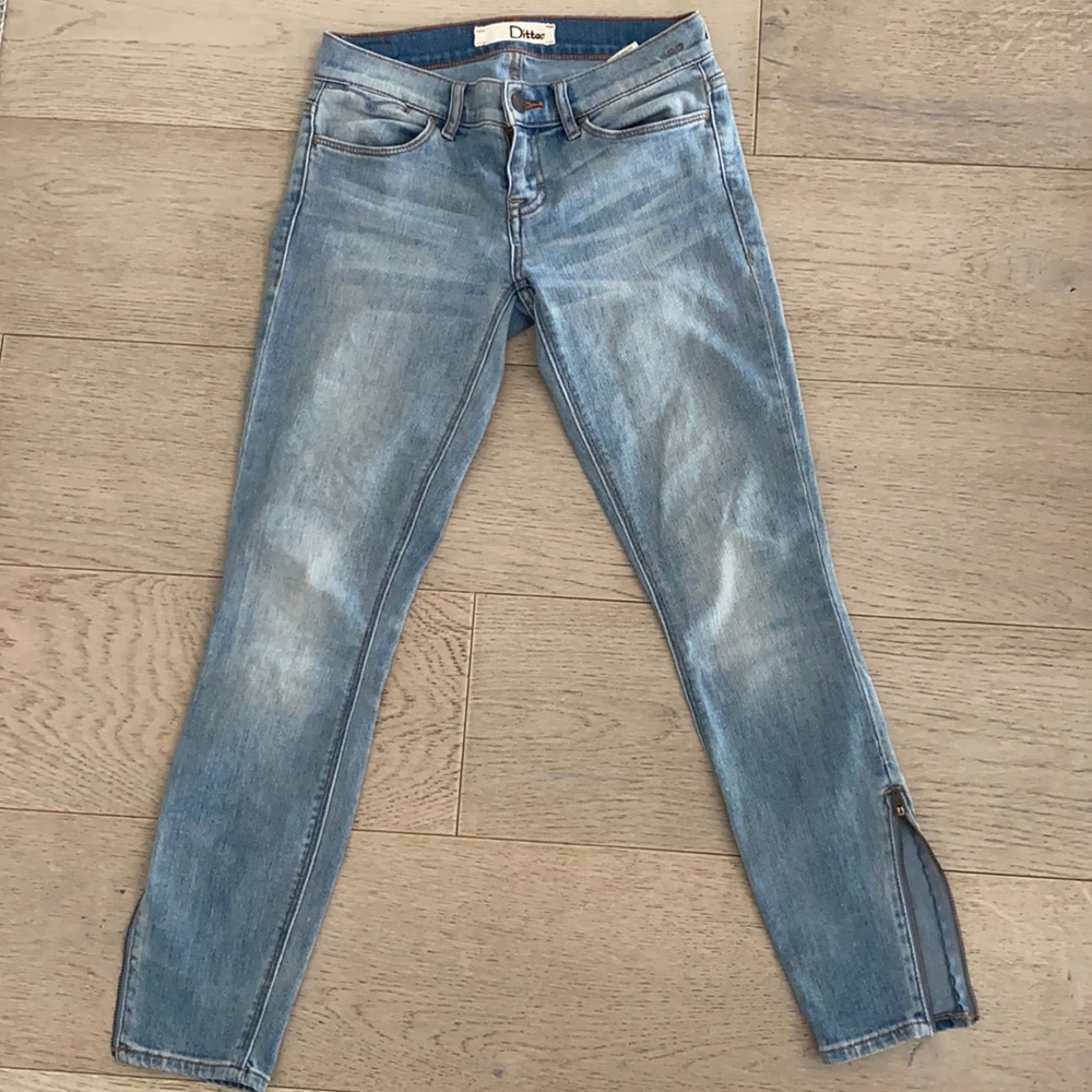 Skinny Ankle Length Light Wash Jeans w/ zipper